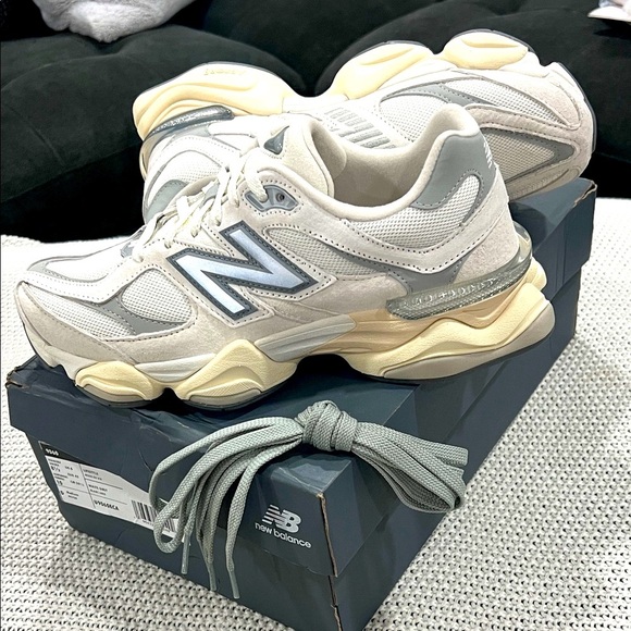 New Balance 9060 in Gray and Cream - Picture 8 of 9
